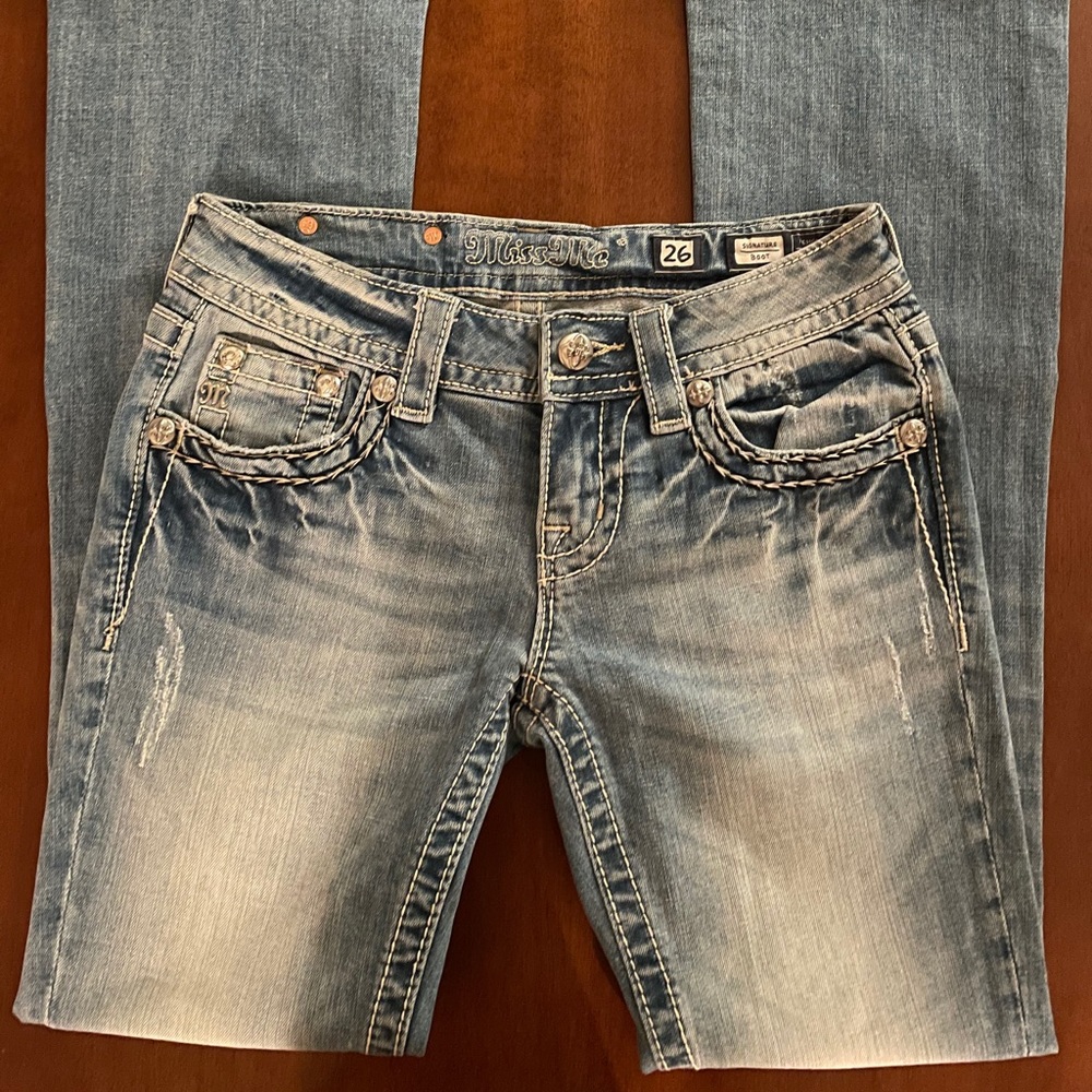 Miss Me White leather floral border